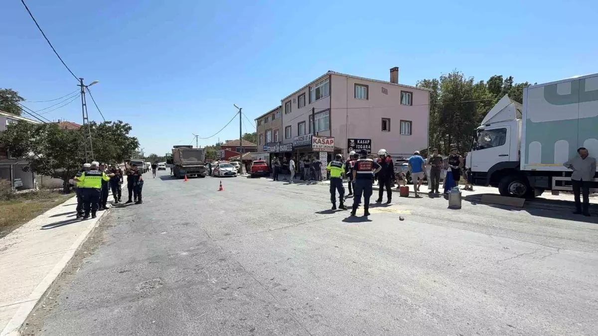 İstanbul'da Hafriyat Kamyonu, Yolu Geçmeye Çalışan Adamı Ezerek Öldürdü