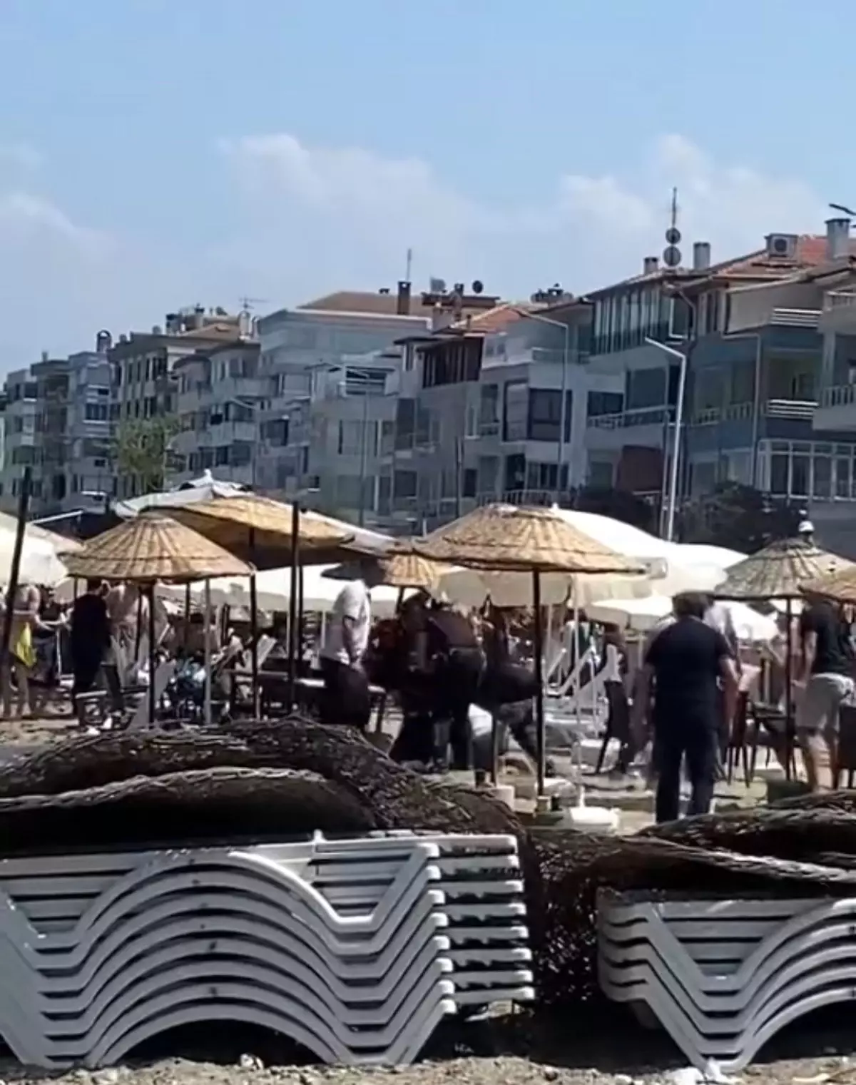 Bursa'da Ücretsiz Plaja İzin Almadan Şezlong Koyan İşletmeye Operasyon