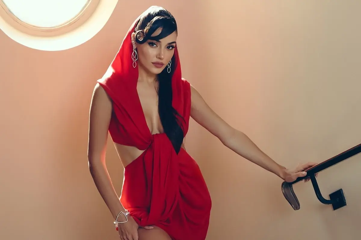 Hande Erçel uzun süre sonra bikinili objektiflere yansıdı