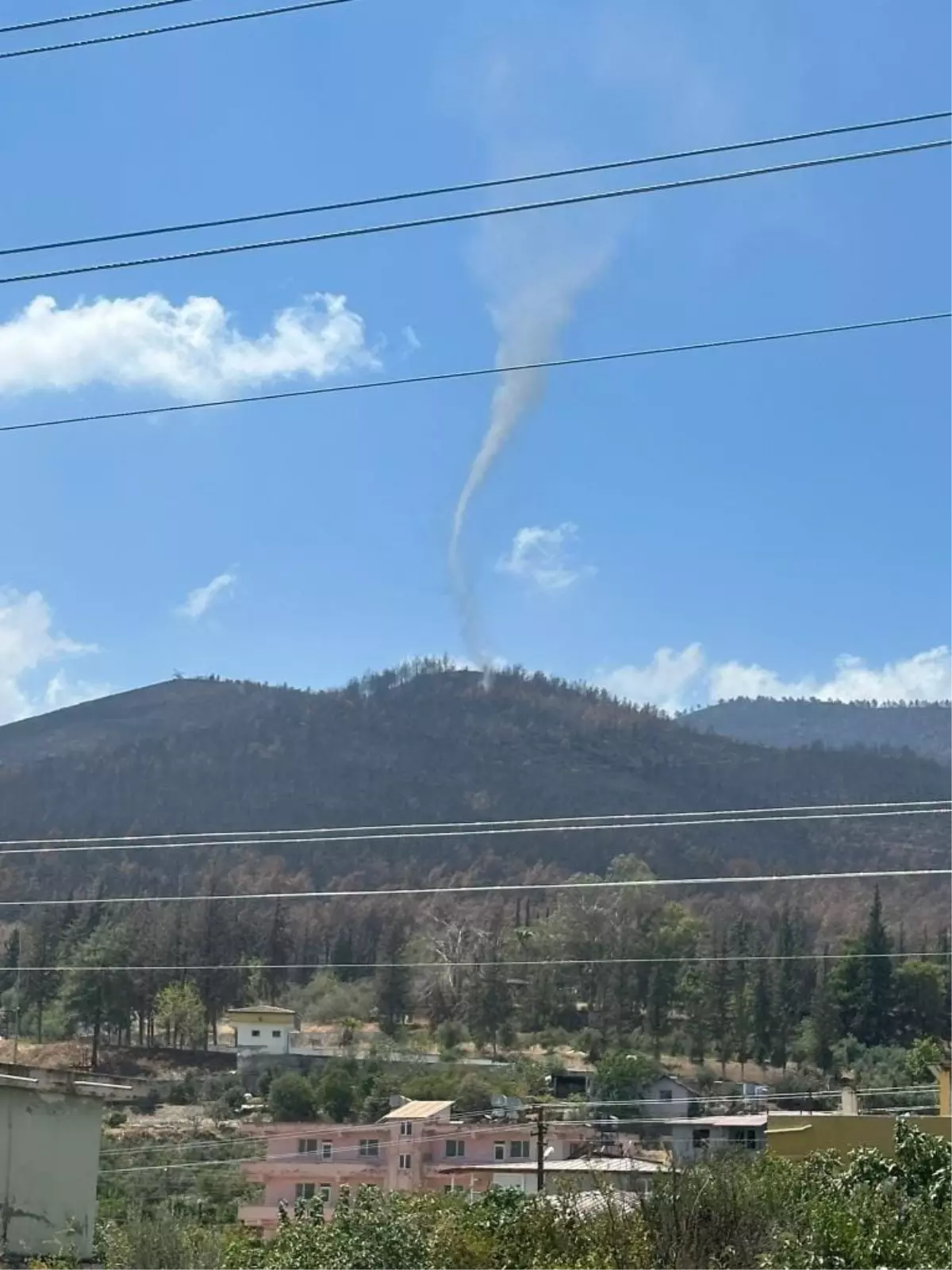 Antakya'da Yanan Ormanda Hortum Oluştu