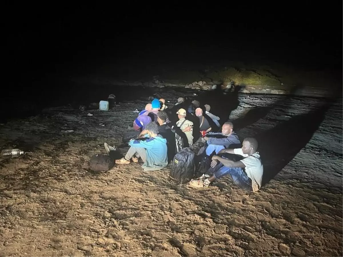 Didim'de 27 Düzensiz Göçmen ve 2 Kaçakçı Yakalandı