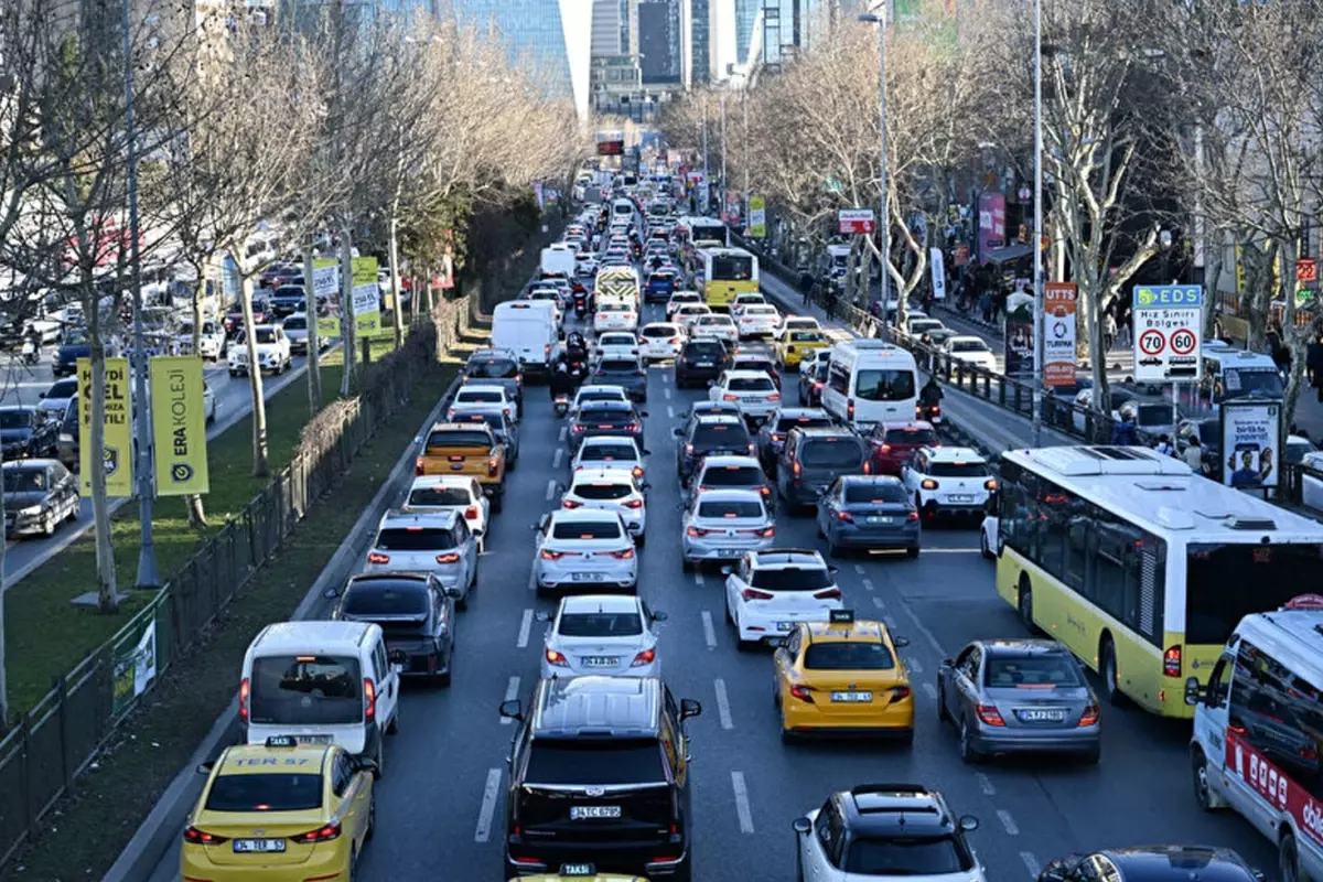 İstanbul trafiğine yeni uygulama! Otobüs öncelikli yol geliyor