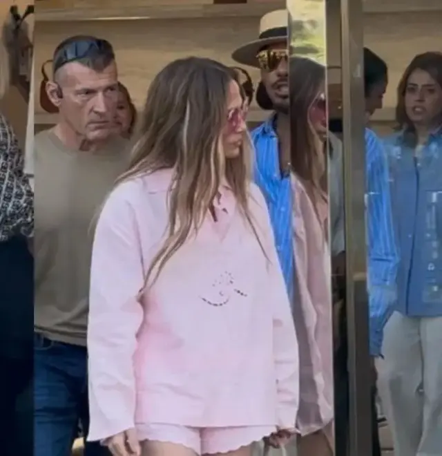 jennifer lopez den istanbul da alisveris turu 18914863 1737 m