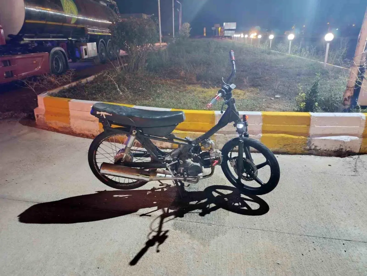 Afyonkarahisar'da Trafik Kazası: Motosiklet Sürücüsü Ağır Yaralandı