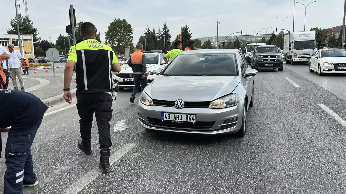 Kütahya'da Yaya Üstgeçidini Kullanmayıp Karşıya Geçen Kadına Otomobil Çarptı