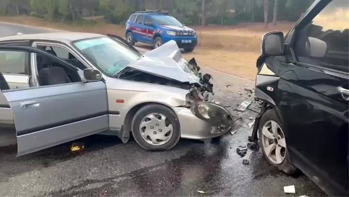 Manavgat'ta Trafik Kazası: 3 Yaralı