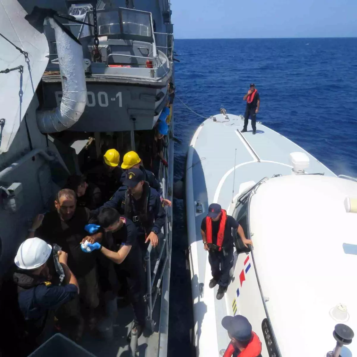TCG Bozcaada, Gökdeniz-01 Teknesine Yardım Gönderdi