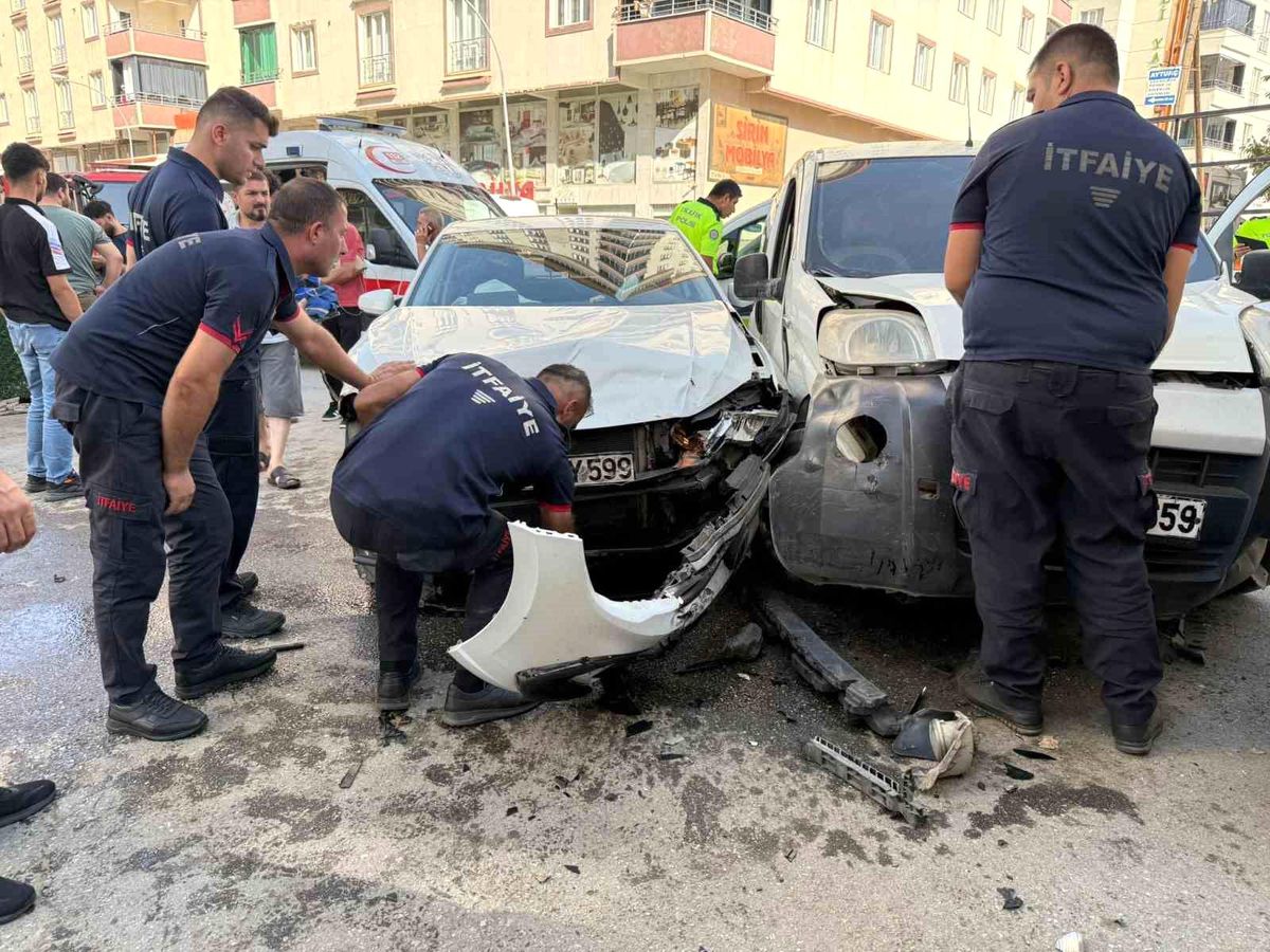 Muş'ta Trafik Kazası: 3 Yaralı
