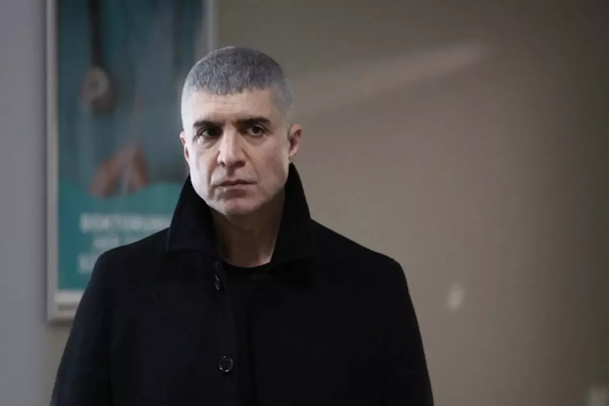 Özcan Deniz sahnede patladı: Canımı en yakınım yaktı