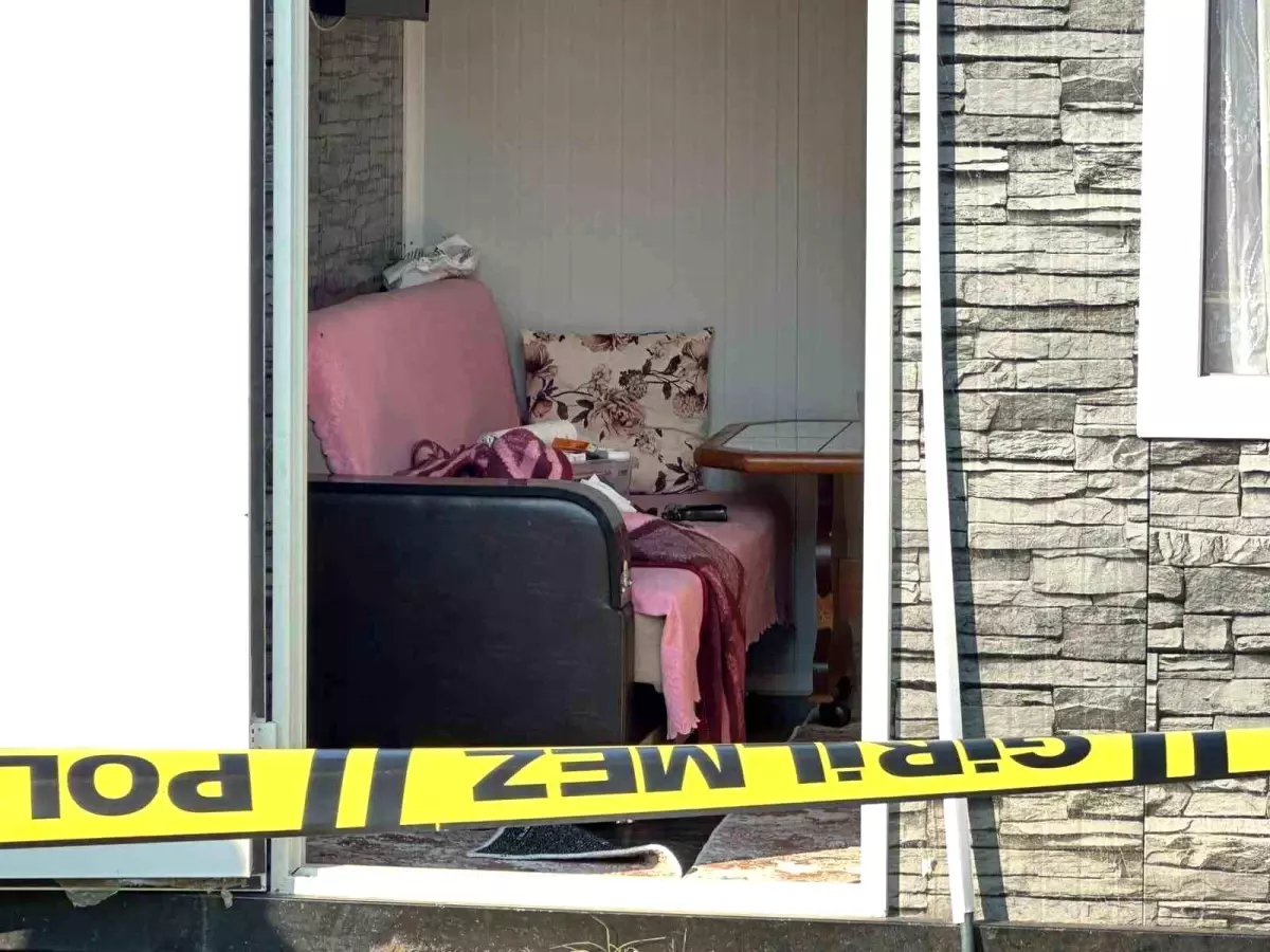 70 Yaşındaki Adam Prefabrik Evde Başından Vurulmuş Halde Bulundu