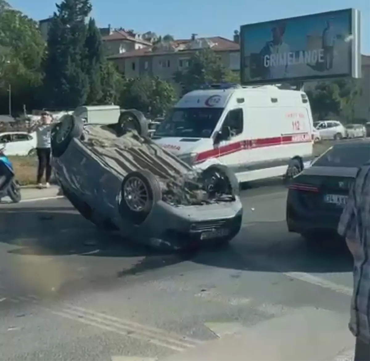 Sarıyer'de Takla Atan Otomobilde 2 Yaralı