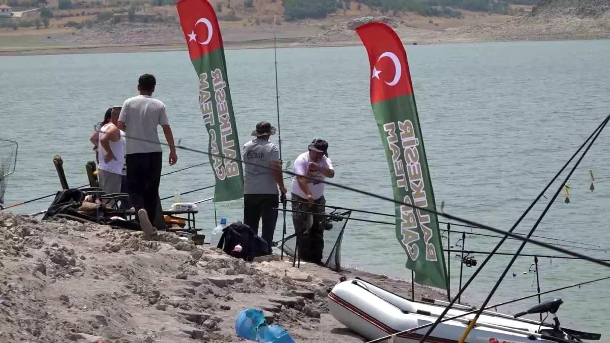 Sındırgı'da Amatör Balık Tutma Yarışması Renkli Görüntülere Sahne Oldu