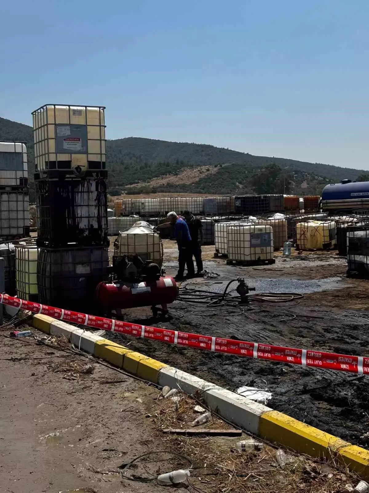 İzmir'de Kaçak Akaryakıt Patlaması: 16 Araç Hasar Gördü