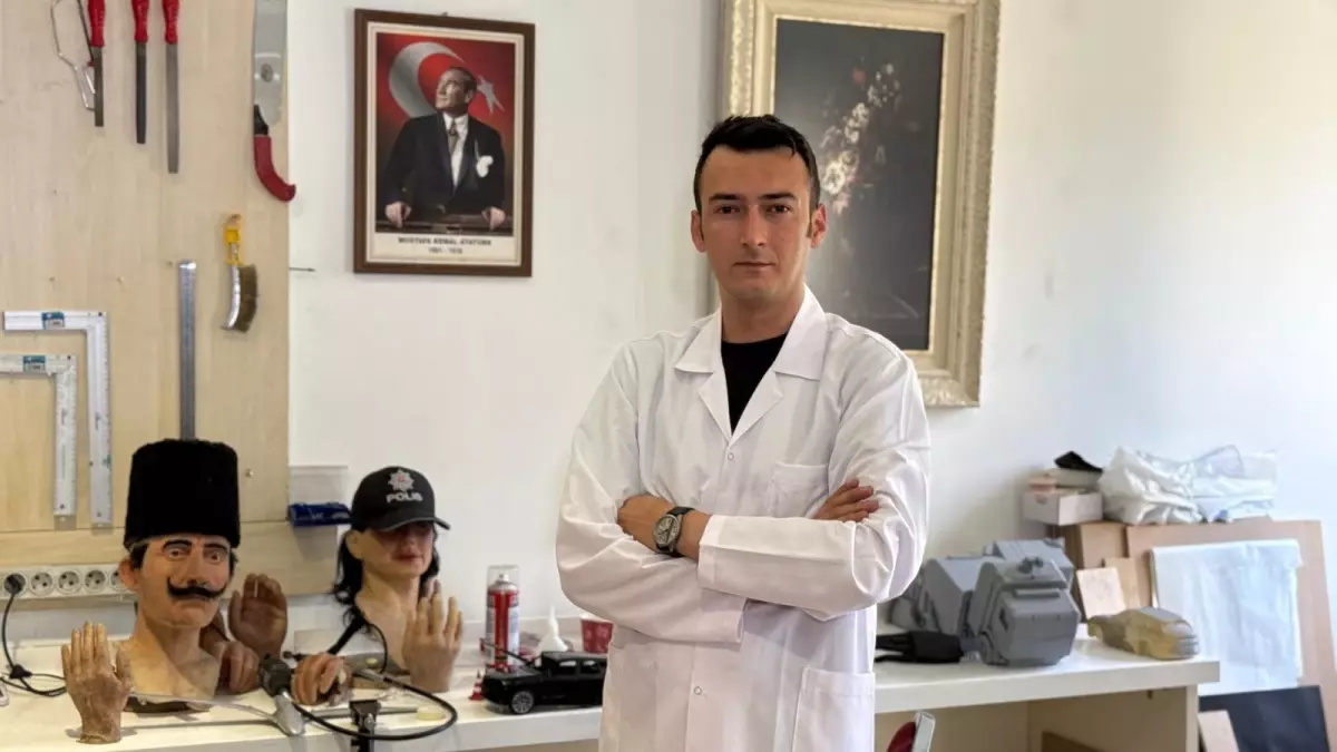 Polis Müzesi'nde çalışan sanatçı polis oldu