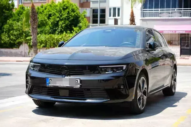 1 5 milyona sifir arac aldi trafikte frenleri 18917457 274 m