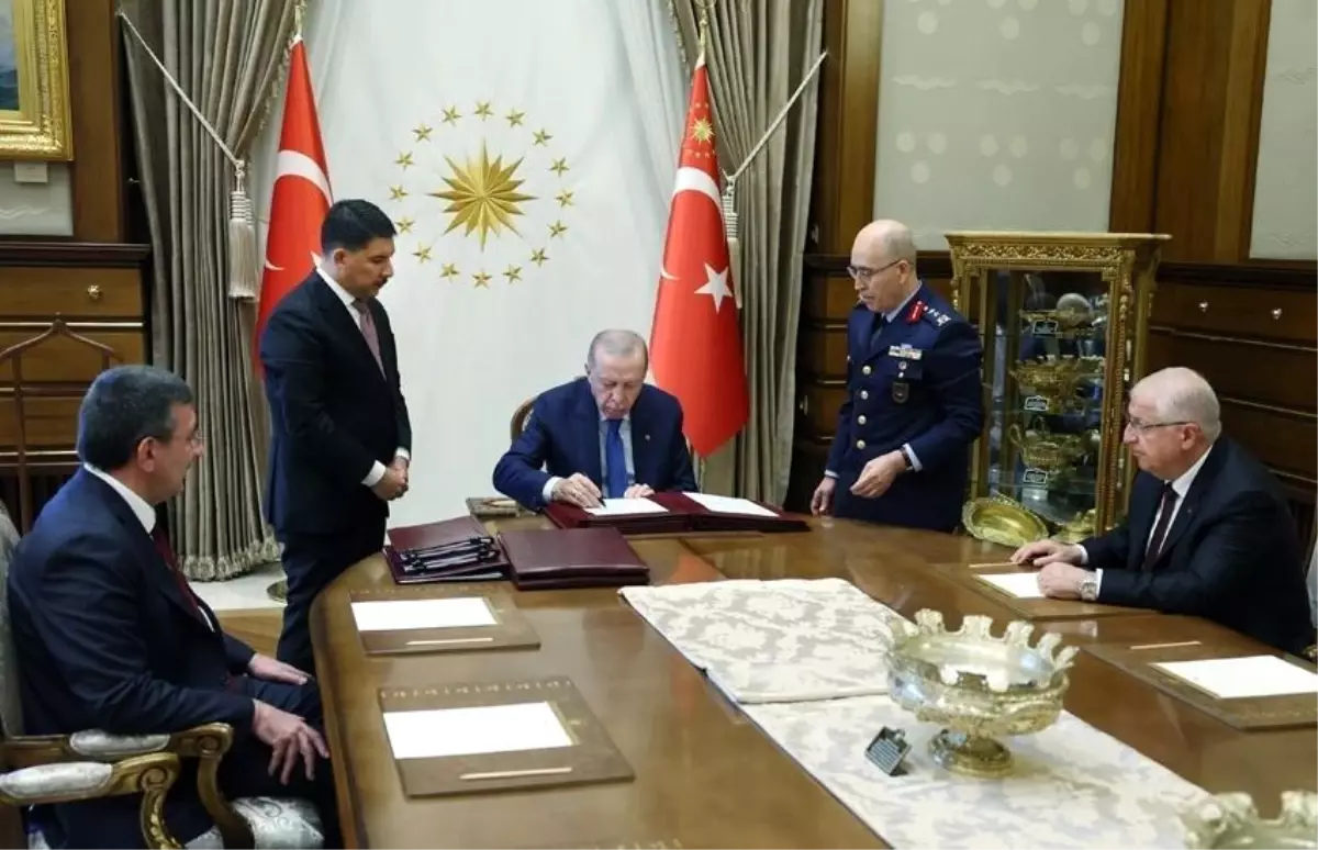 29 generalin görev süreleri 1 yıl, 478 albayın görev süreleri 2 yıl uzatıldı