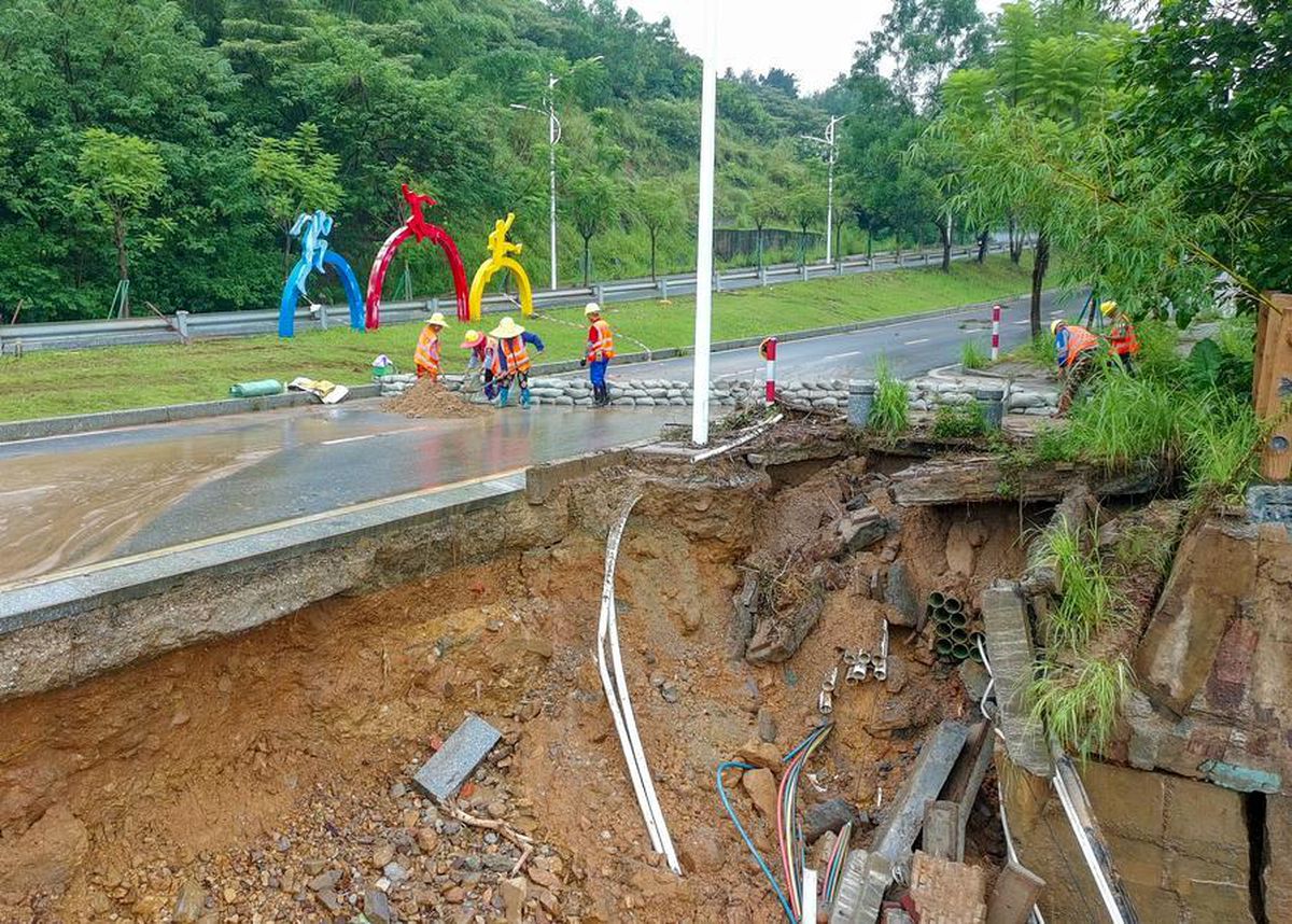 Çin'in Zhaoqing Kentinde Şiddetli Yağışlar Su Baskınlarına Neden Oldu
