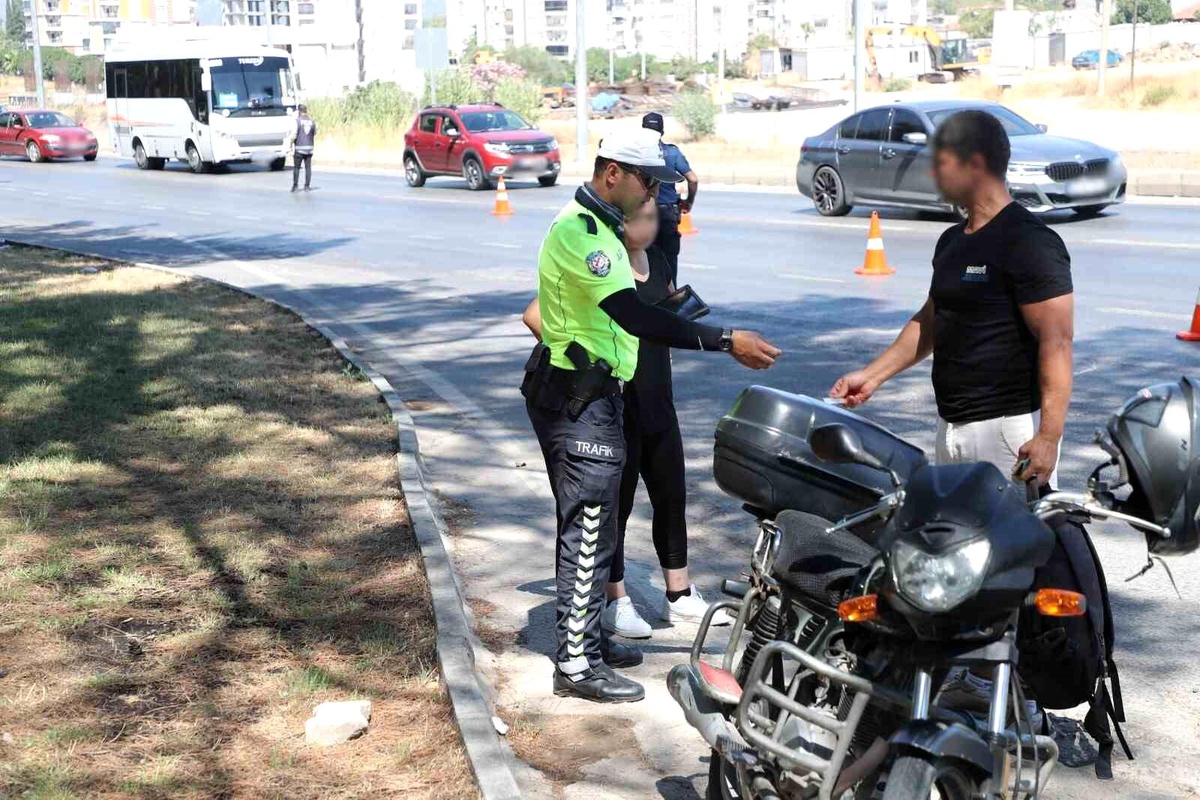 Antalya'da Suçla Mücadele Operasyonu: 1,913 Kişi Yakalandı