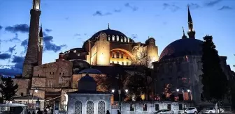 Ayasofya Camii'nde ne oldu? Ayasofya'da kundaklama olayı nedir? - SON DAKİKA