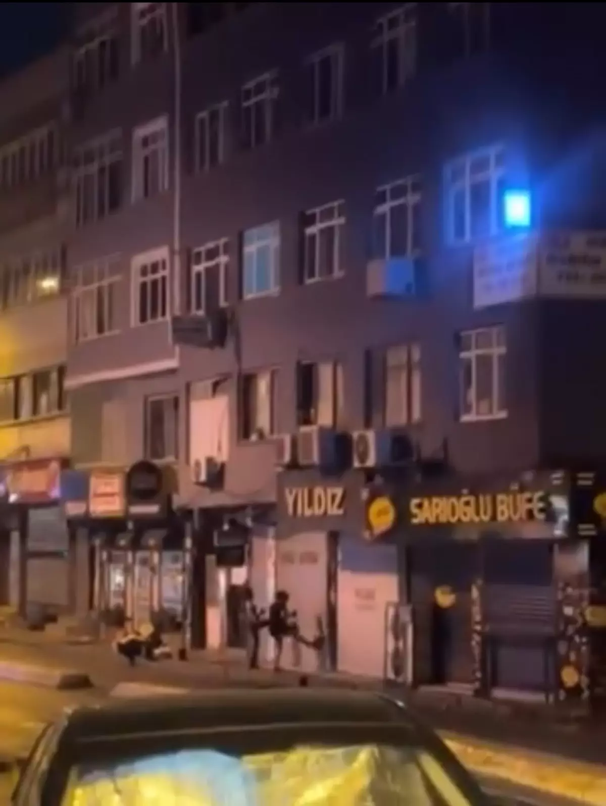 Kadın, Kırık Telefonu İçin Telefoncu Dükkanına Saldırdı