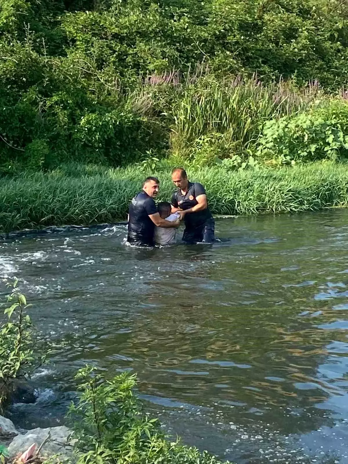 Bolu'da Kocasu Çayı'na Atlayan Kişi Son Anda Kurtarıldı