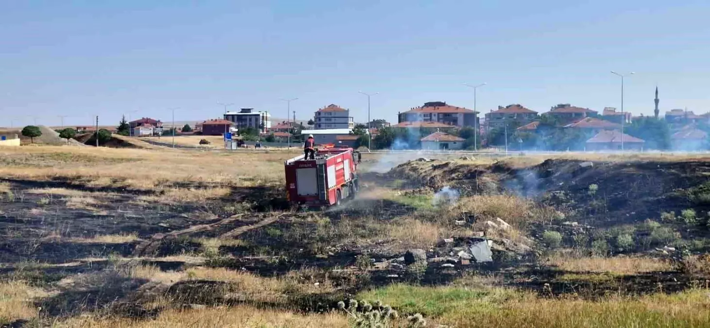 Çorum'da Boş Arazide Yangın Çıktı