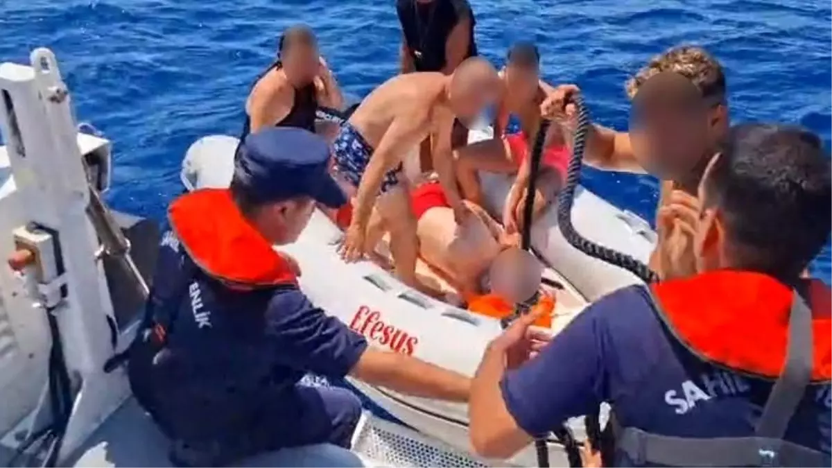 Kuşadası'nda Gezi Teknesinde Yaralanan Şahıs Hastaneye Kaldırıldı