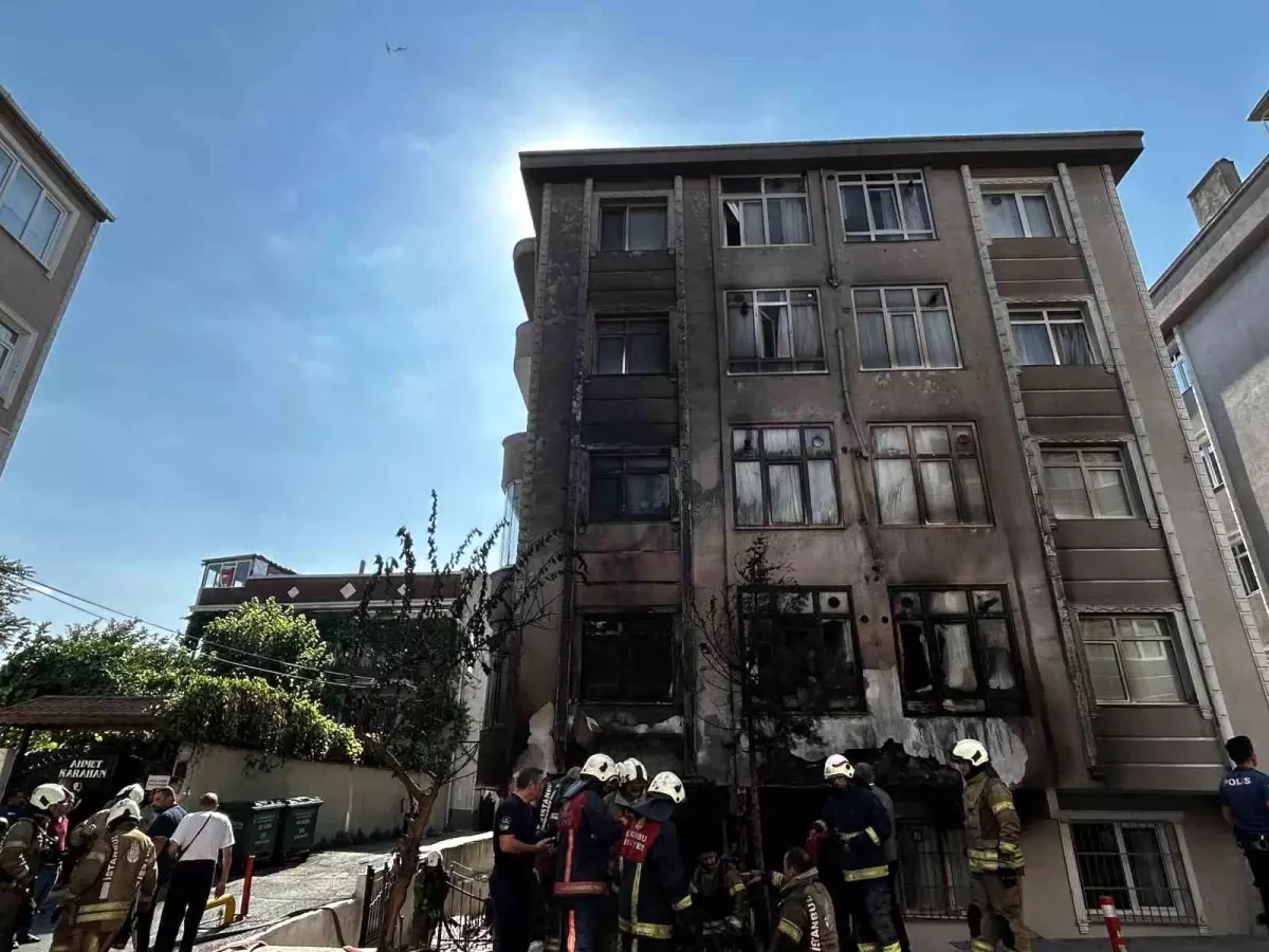 Fatih'te İlaç Deposunda Yangın: Depo Kül Oldu