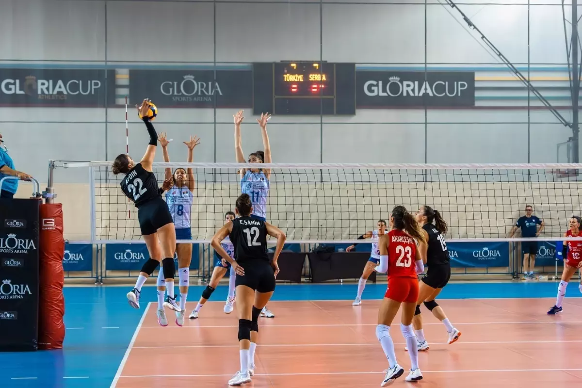 A Milli Kadın Voleybol Takımı, Sırbistan'ı 3-2 Geçti