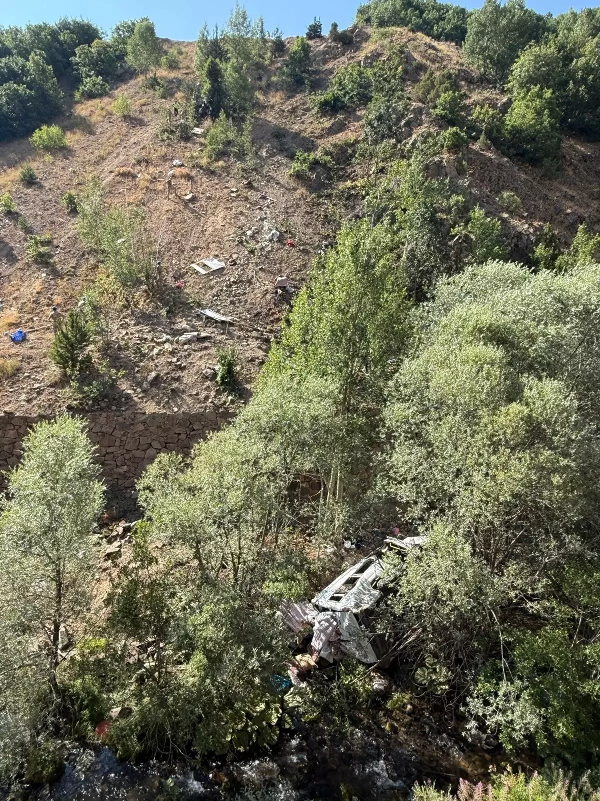 Sivas'ta Fındık İşçilerini Taşıyan Minibüs Uçuruma Yuvarlandı: 3 Ölü, 18 Yaralı