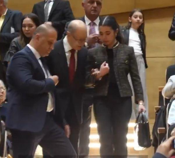 Gözlerden uzak bir yaşam süren Ahmet Necdet Sezer'in son hali Gözlerden uzak bir yaşam süren Ahmet Necdet Sezer'in son hali