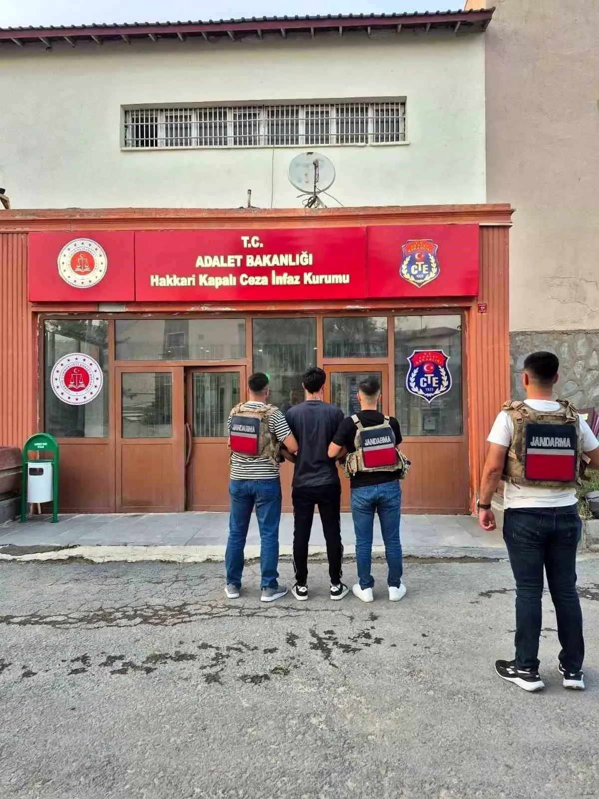 Hakkari'de Aranan İki Şahıs Yakalandı