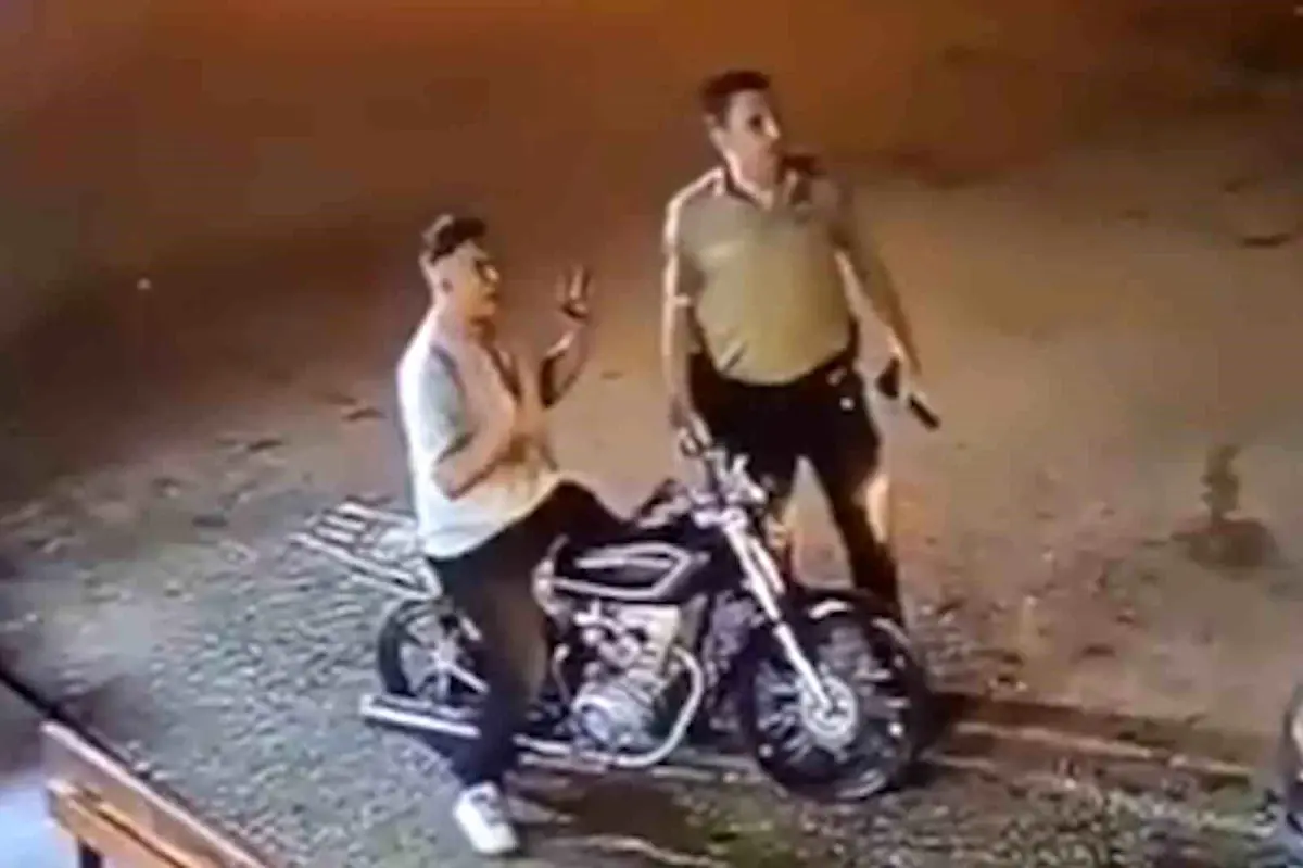 Kırıkkale'de Plakasız Motosikletin Yanında Kaçan Gençler Güvenlik Kamerasında