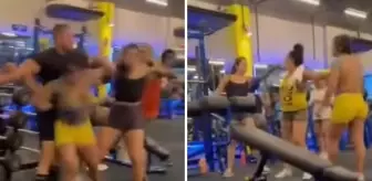 İki kadın arasında egzersiz aleti yüzünden çıkan kavga spor salonunu savaş alanına çevirdi