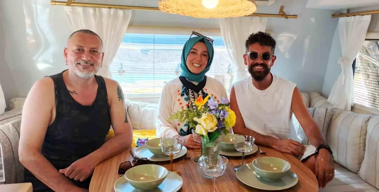 Hüsnü Şenlendirici Karavan Peşine Düştü