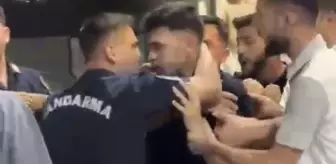 İzmir'de Kimlik Kontrolü sırasında Arbede: 8 Gözaltı