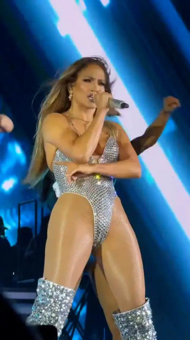 Jennifer Lopez İstanbul'u salladı