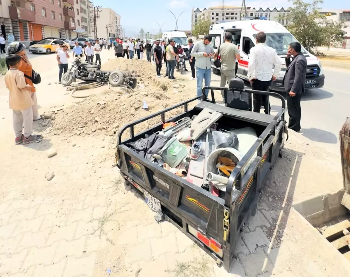 Yüksekova'da Kamyonet 3 Tekerlekli Motosiklete Çarptı: 1 Yaralı