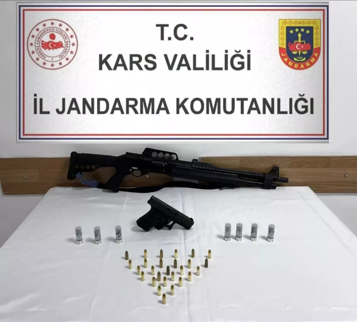 Kars’ta Jandarma Operasyonu: Silah ve Mühimmat Ele Geçirildi