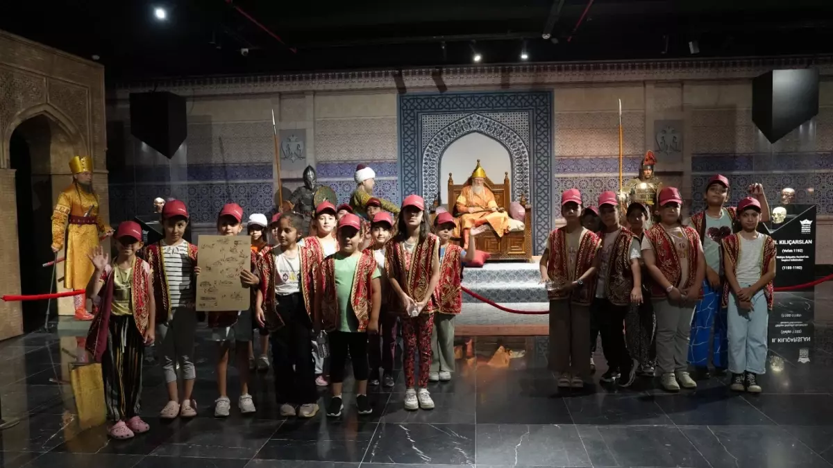 Konya'da 3 Bin Öğrenci 6 Tarihi Mekânda 6 Tarihi Karakteri Tanıyor