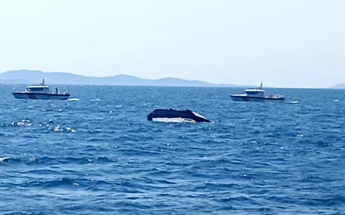 Marmara Adası Açıklarında Parçalanmış Tekne Bulundu