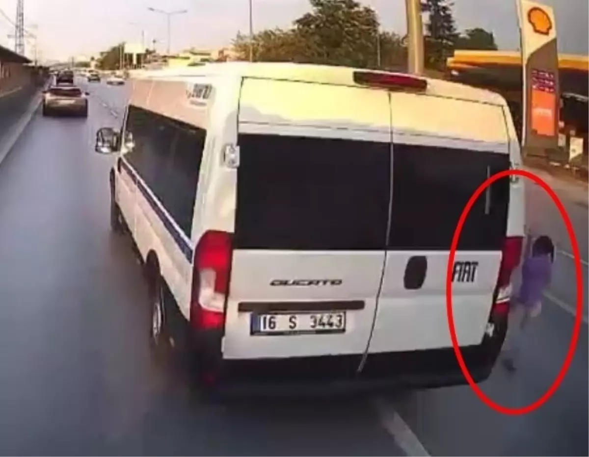 Bursa'da Otizmli Çocuğu Kurtarmak İçin Servis Şoförü Kaza Yaptı