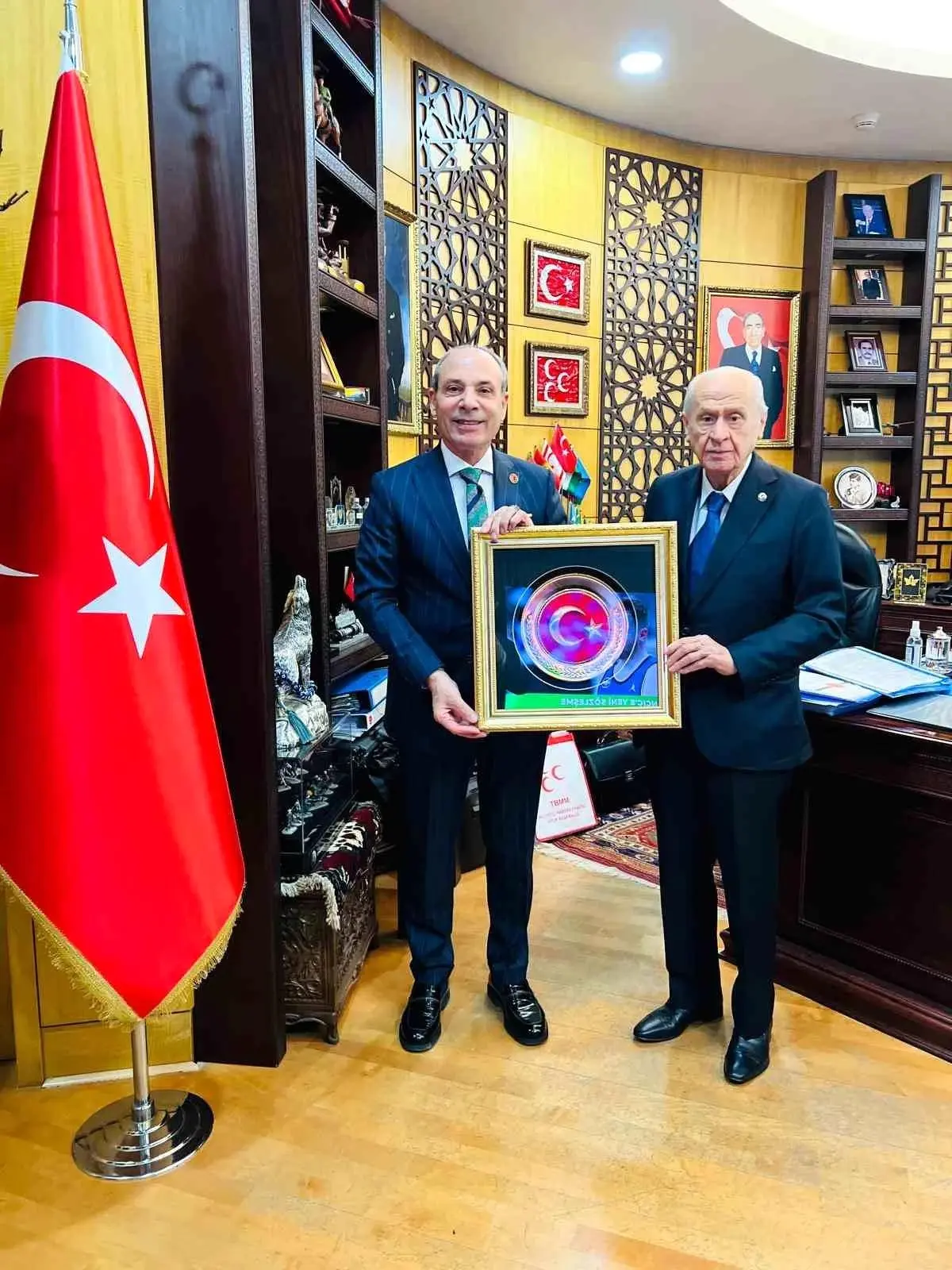 Bahçeli, 15 Temmuz Derneği'ni Ziyaret Etti
