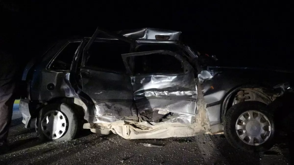 Sivas’ta İki Ayrı Trafik Kazasında Dört Kişi Yaralandı