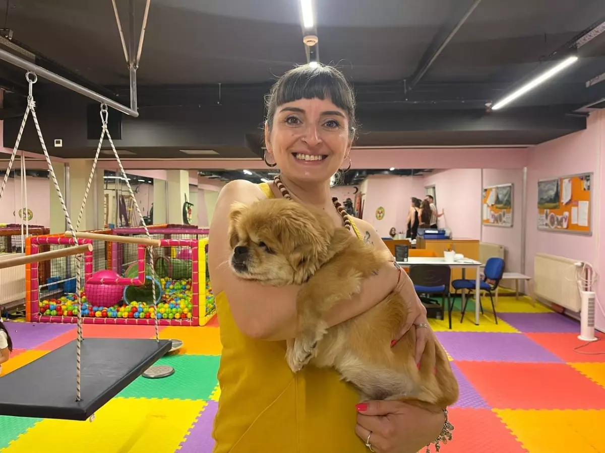 Görme Yetisini Kaybeden Köpeği Sahiplendi