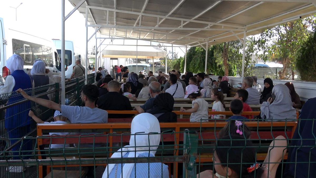 Suriyelilerin ülkelerine gönüllü dönüşü sürüyor