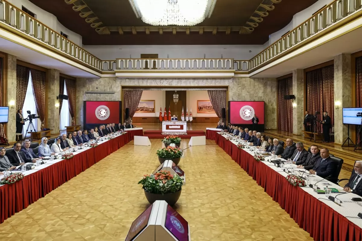 Tarihi komisyonun Meclis'teki ilk toplantısı sona erdi