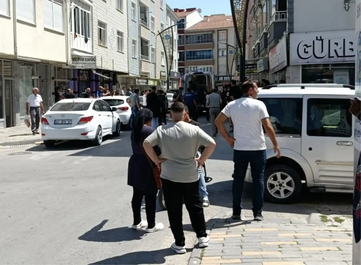 Bıçaklı Saldırı: İki Kişi Ağır Yaralandı