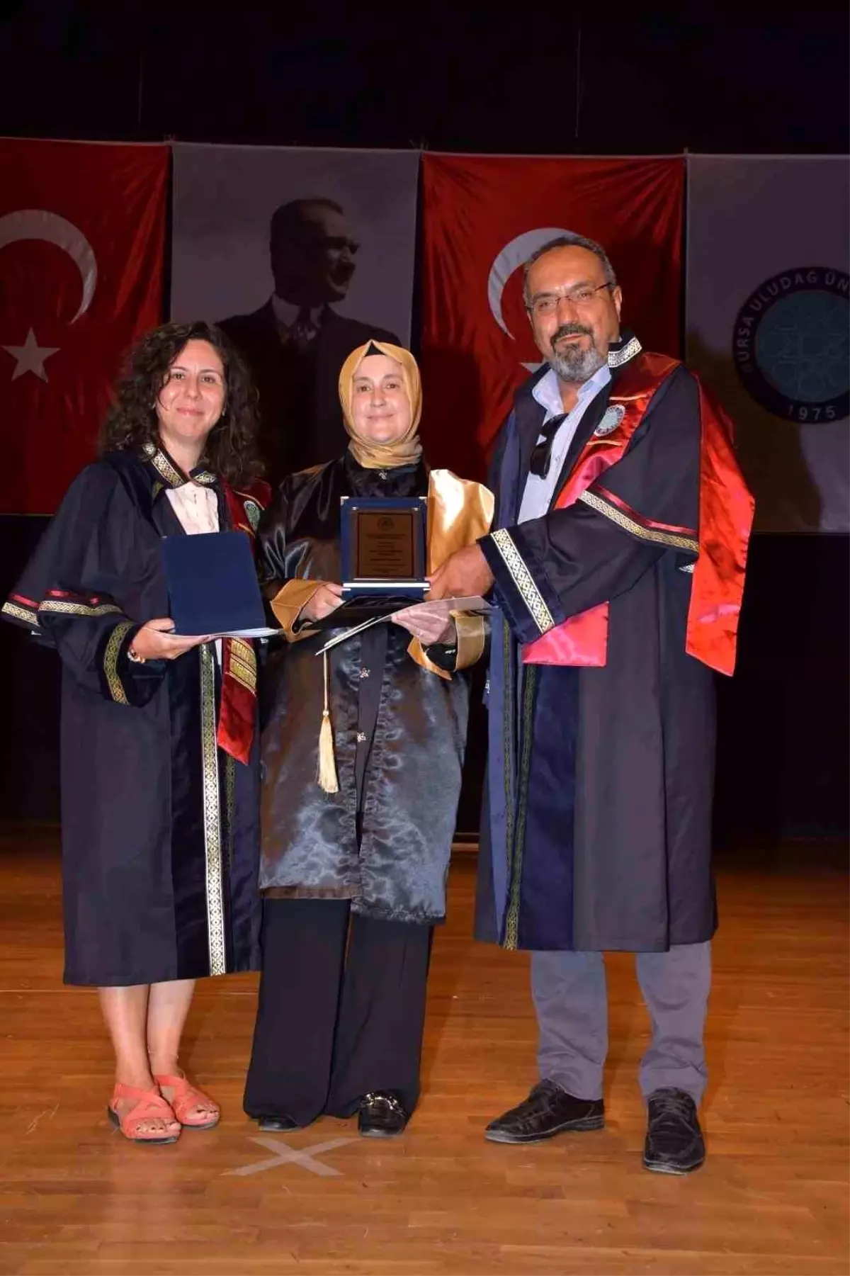 50 Yaşında Sanat Tarihi Bölümünü Birincilikle Tamamladı