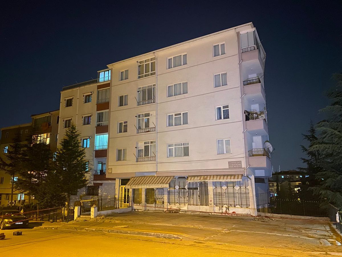 Sincan'da 8 Katlı Apartman Yıkılma Riski Nedeniyle Tahliye Edildi